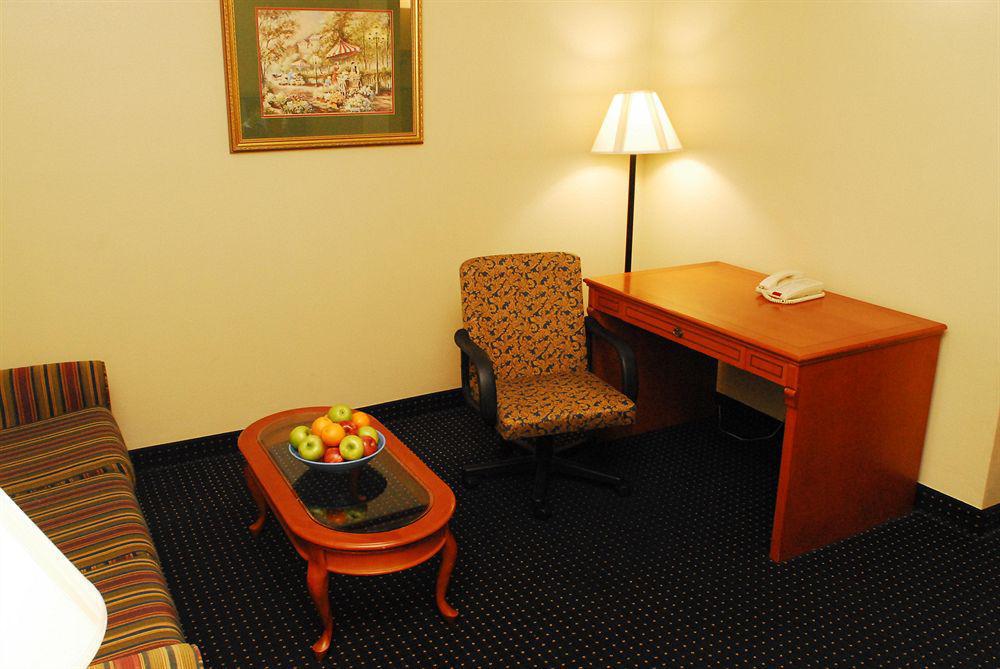 Savannah Gateway Hotel & Suites Georgetown ห้อง รูปภาพ